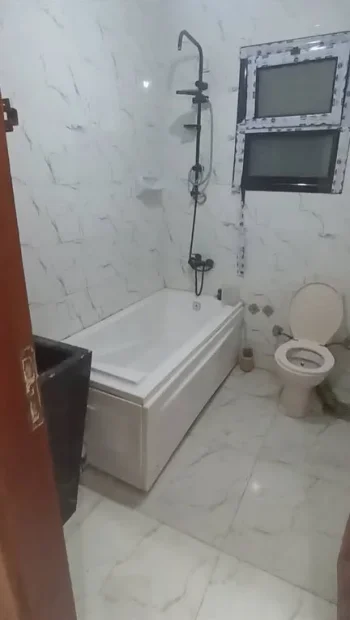 غرفة مفروشة للايجار في موقع هادي ومميز