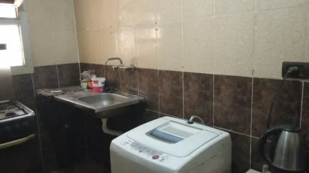 غرفة سنجل شباب 3500 جنيه شهرياً شامل الفواتير ما عدا النت