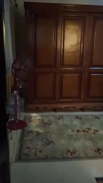 سرير في غرفة دابل بحمام خاص وبلكونة