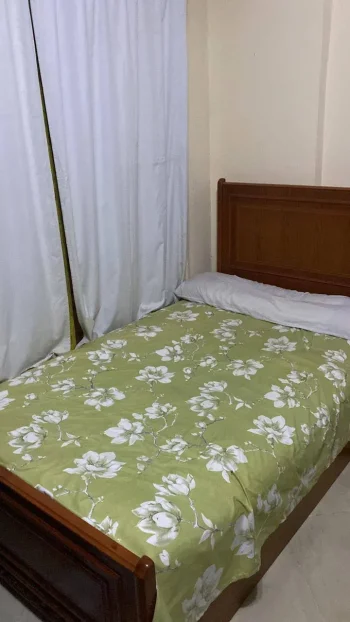 سرير في غرفة دابل بحمام خاص وبلكونة